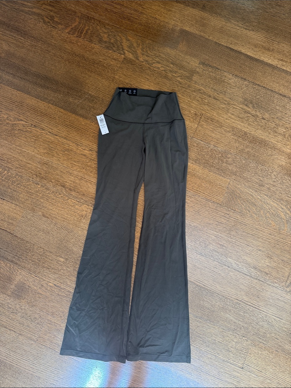 NWT - ARITZIA BUTTER CHEEKY REGULAR LEGGINGS - size small - dark olive